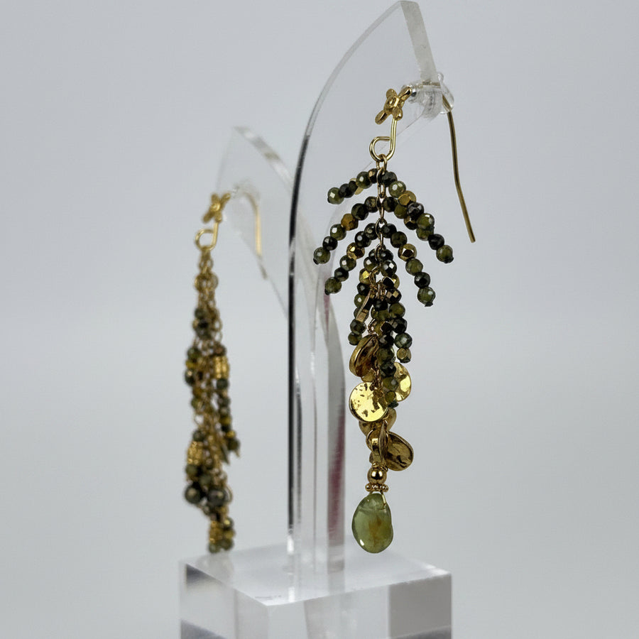 Edelstahl-Ohrringe, asymmetrisch – Ketten & Perlen aus grünen Steinen – angesagter Schmuck