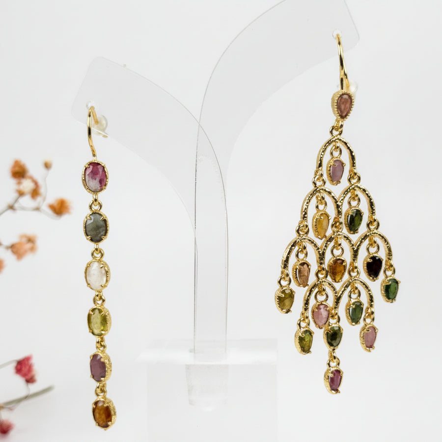 Boucles d’oreilles dépareillées en acier inoxydable – Pierres multicolores, style bohème chic