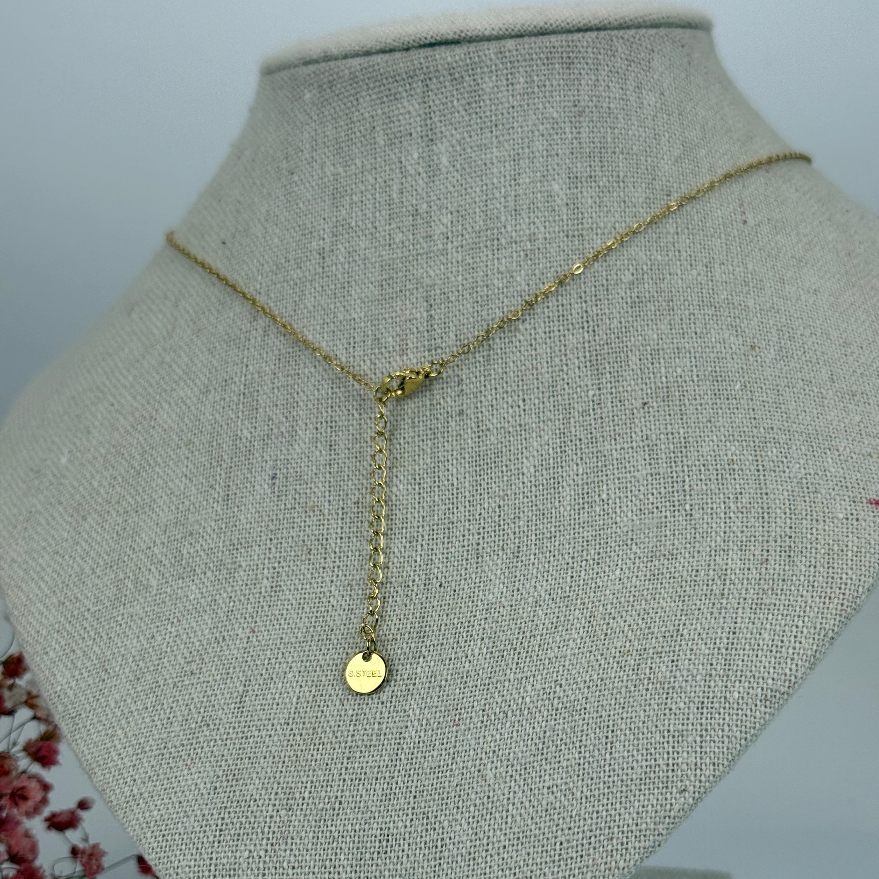 Collier doré en acier inoxydable – Pendentif spirale minimaliste – Chaîne fine réglable.