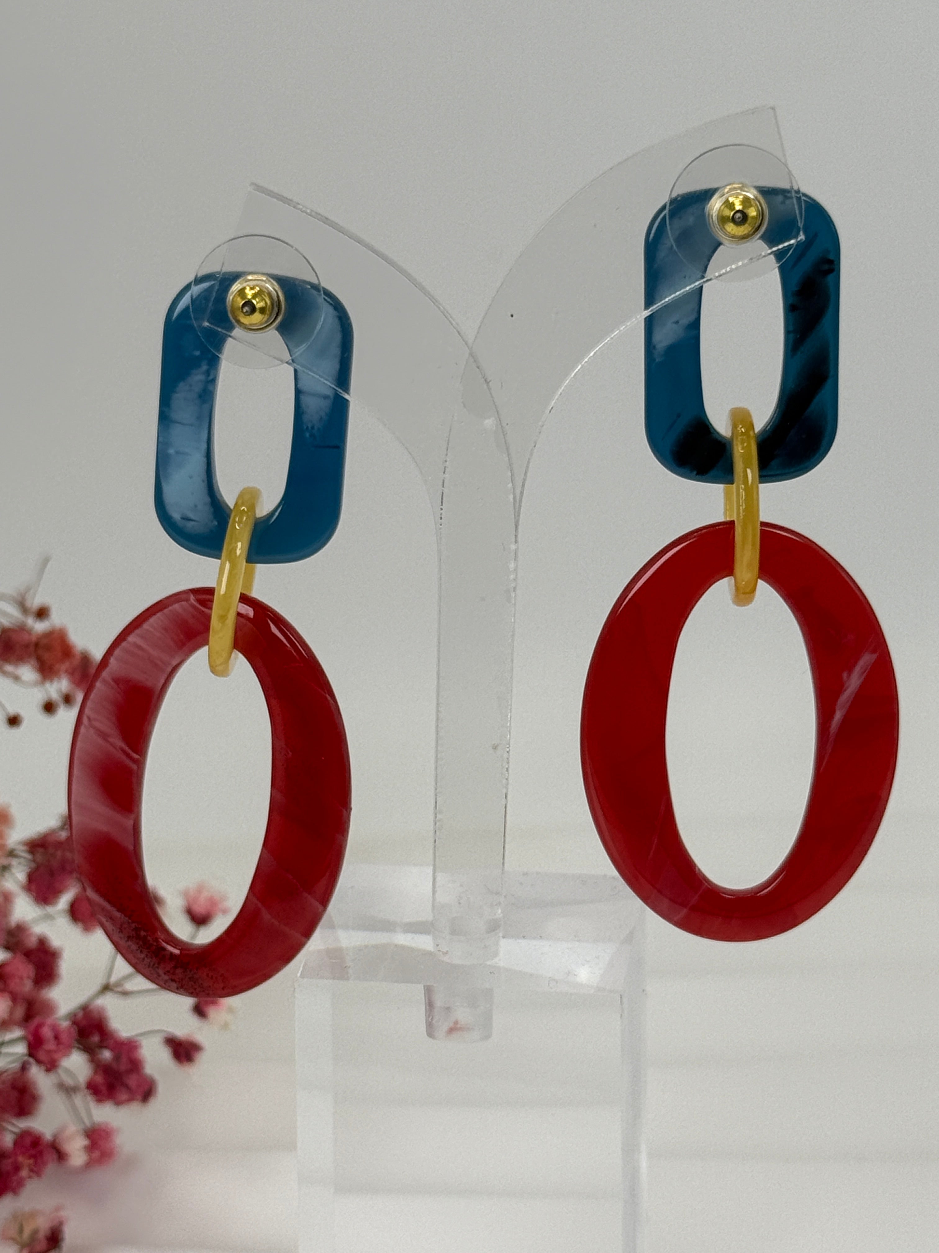 Oorbellen van gekleurd hars – Blauw, rood en geel – Grafisch design