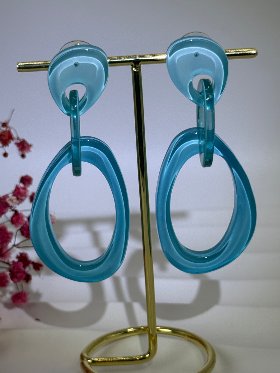 Boucles d’oreilles en résine à enfiler – Design goutte ajourée – 5 coloris