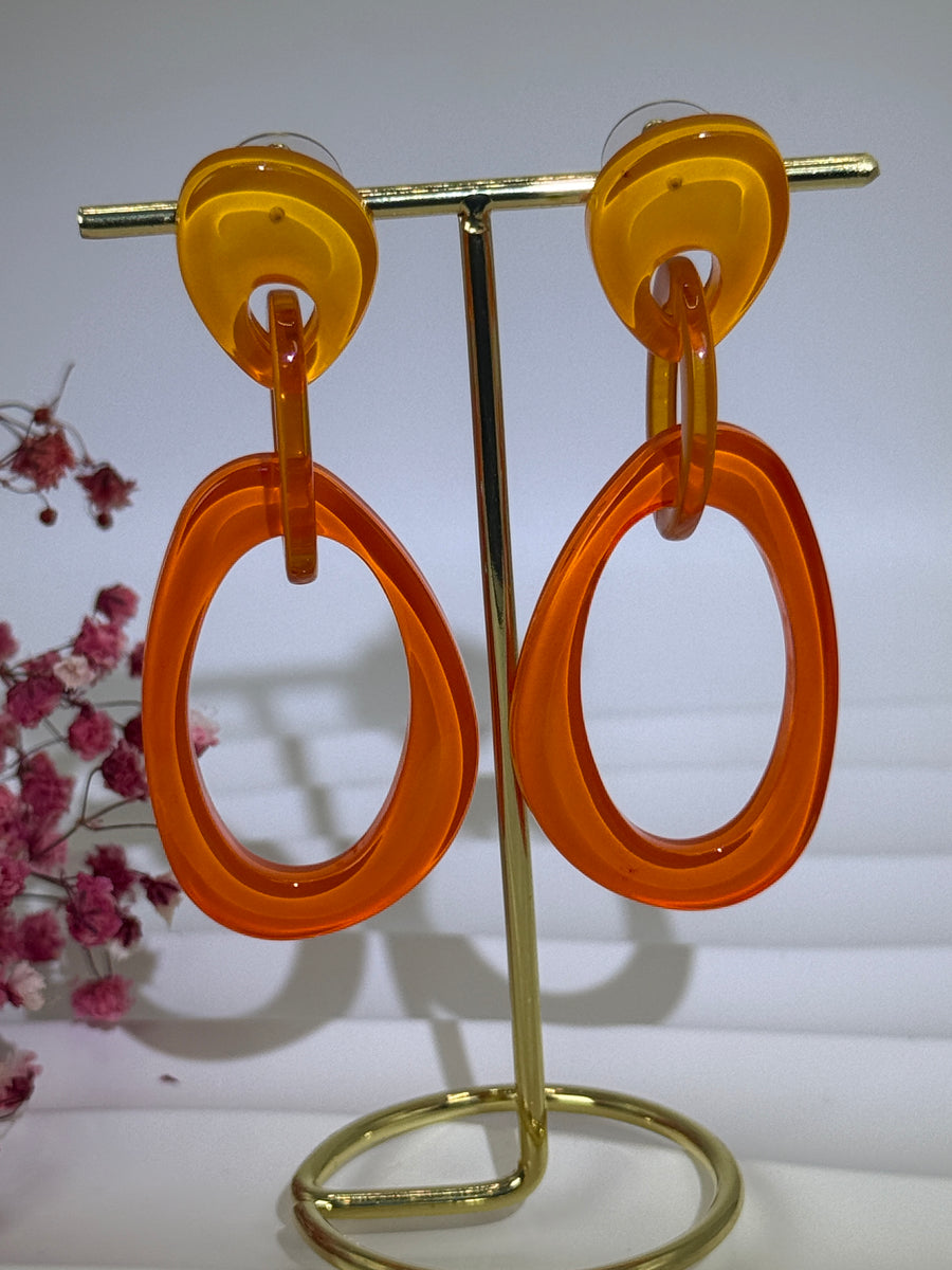 Boucles d’oreilles en résine à enfiler – Design goutte ajourée – 5 coloris