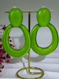 Boucles d’oreilles en résine à clips – Design ovale graphique et coloré