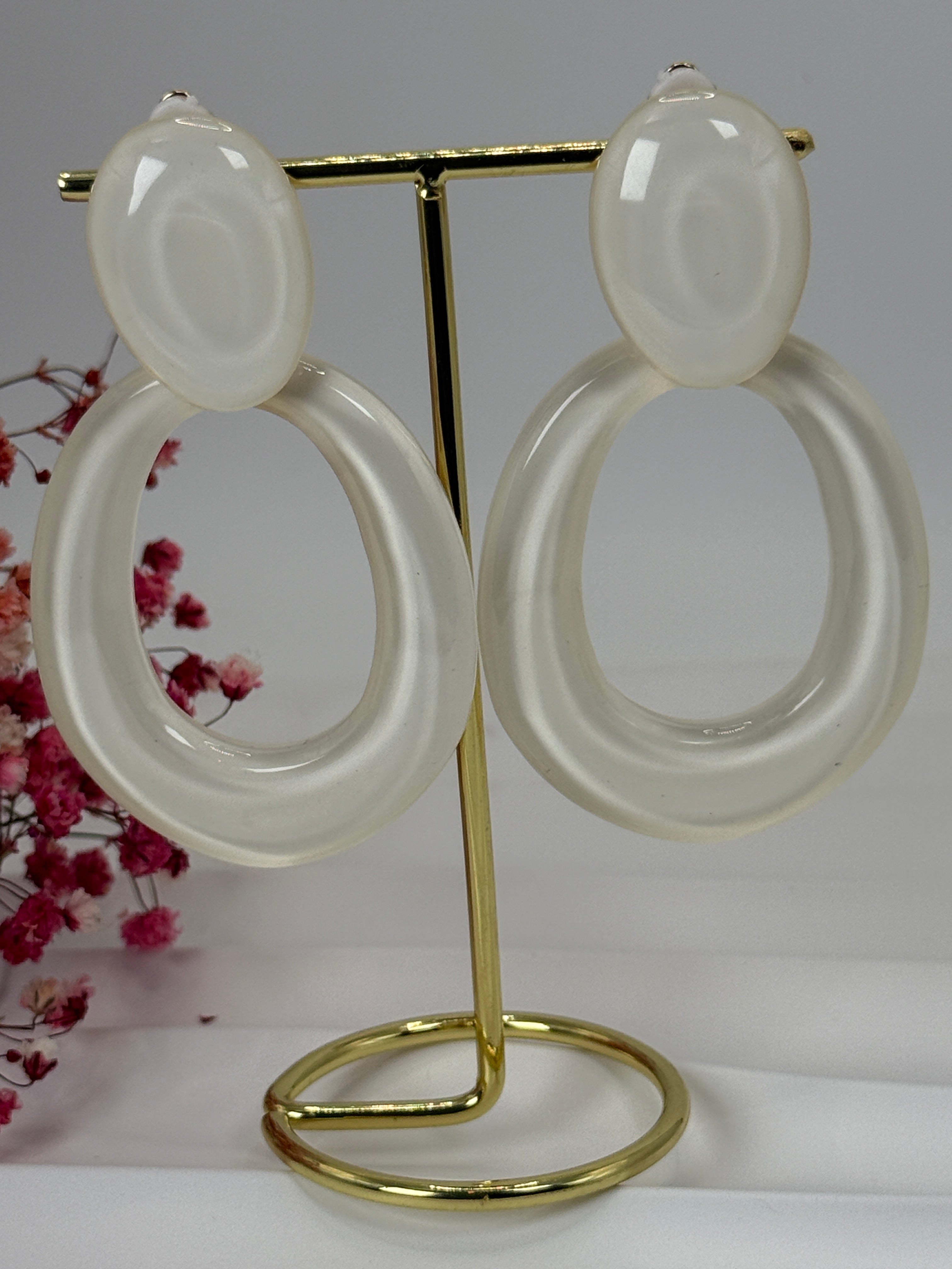 Ohrclips aus Kunstharz – Grafisches, farbenfrohes, ovales Design