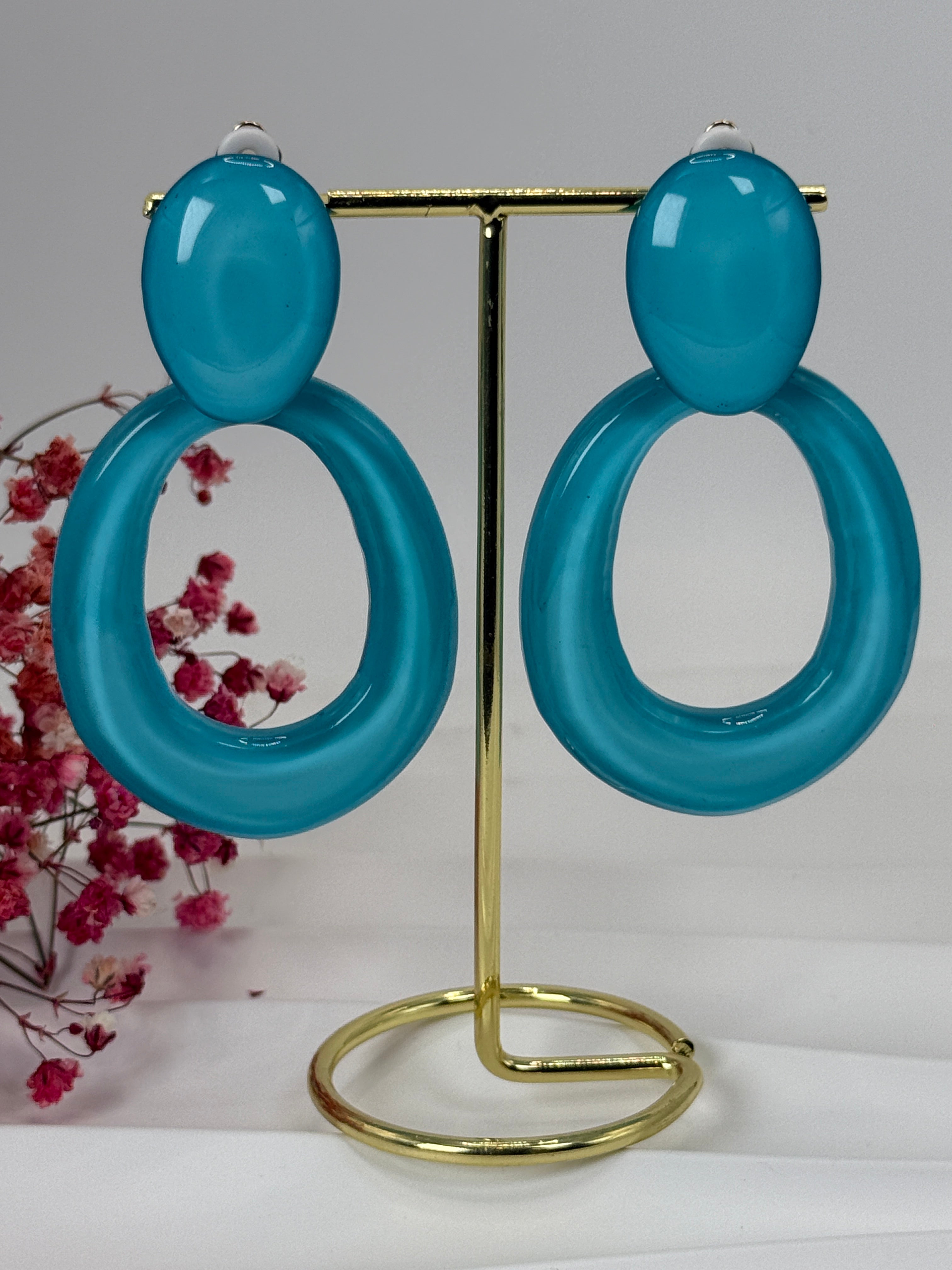 Ohrclips aus Kunstharz – Grafisches, farbenfrohes, ovales Design