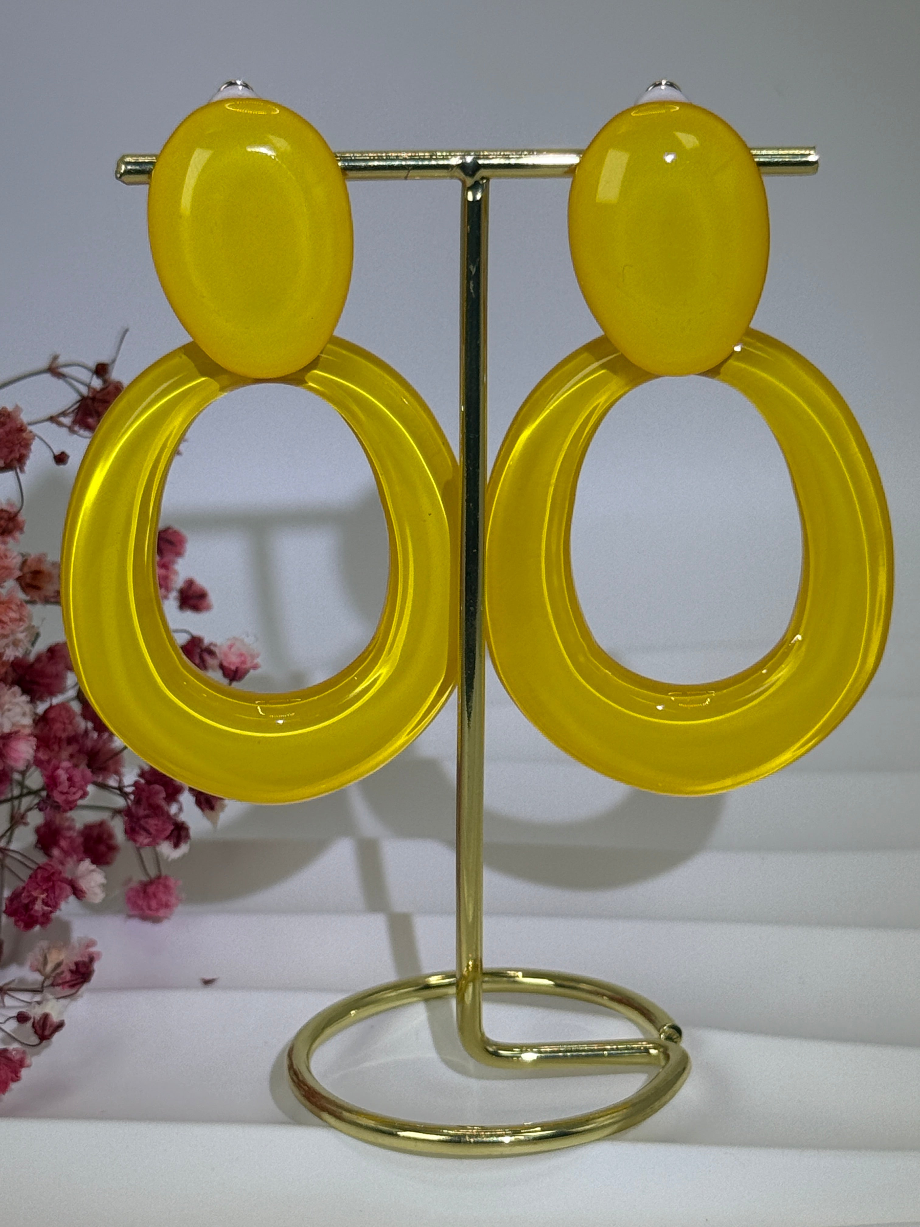 Ohrclips aus Kunstharz – Grafisches, farbenfrohes, ovales Design