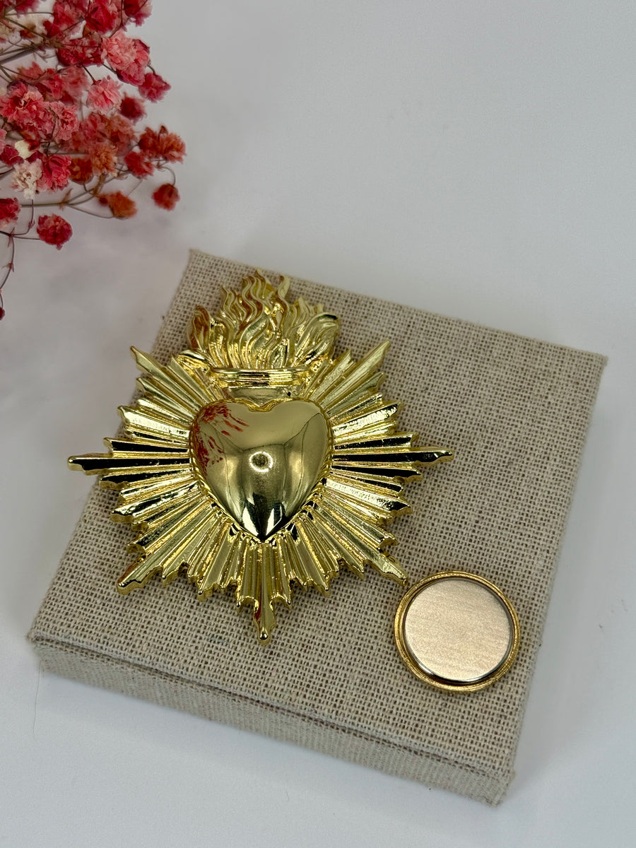 Broche aimantée cœur sacré dorée en acier inoxydable – 7 cm