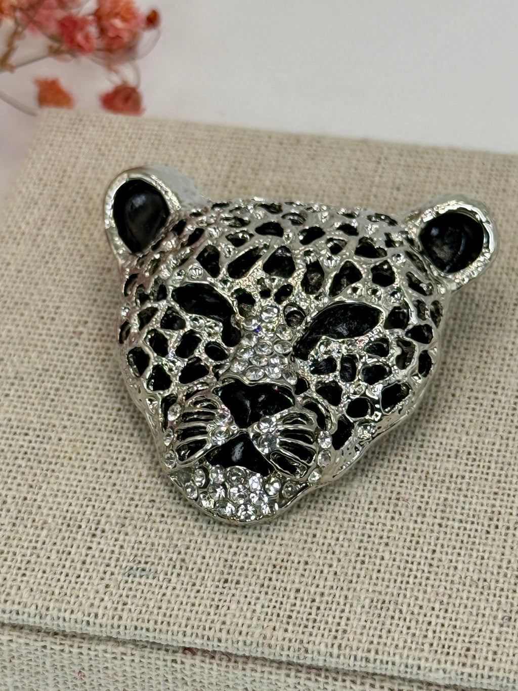 Broche léopard en acier inoxydable argentée - 4.5 cm