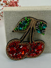 Broche cerise en tissu et strass – 8 cm