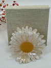 Pince à cheveux fleur marguerite en résine – 6,5 cm