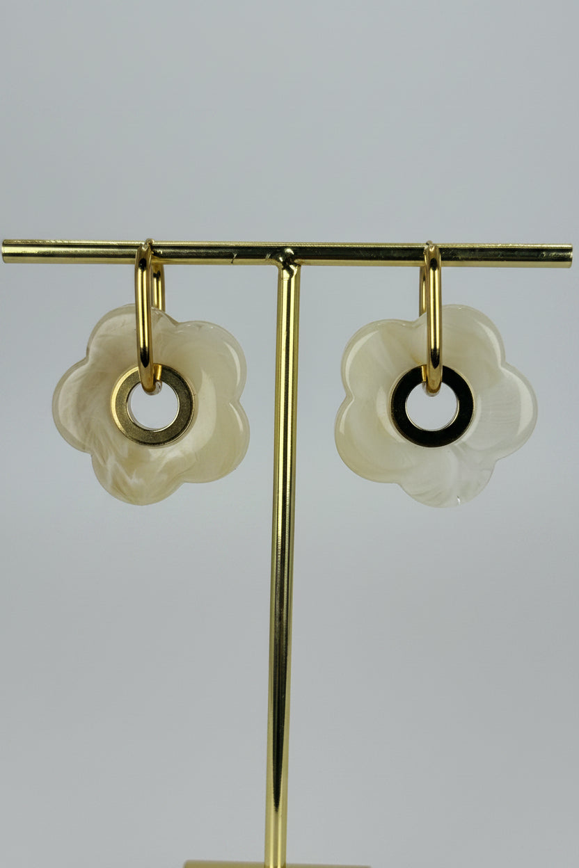 Boucles d’oreilles fleur nacrée blanche en acier inoxydable doré