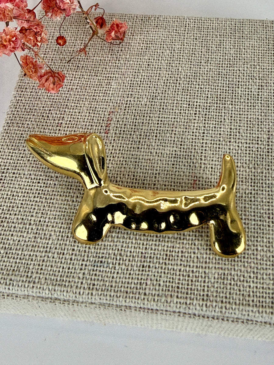 Broche teckel dorée en acier inoxydable – 4,5 cm