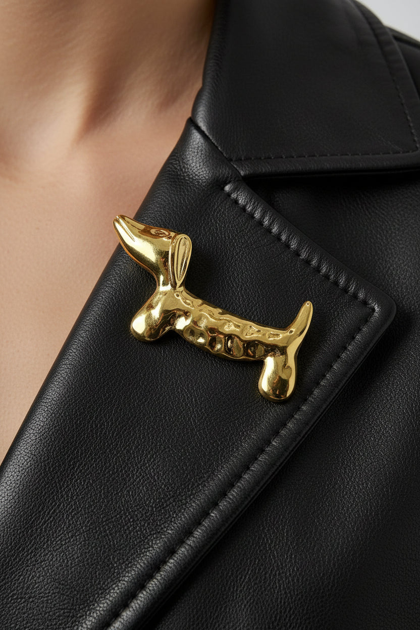 Broche teckel dorée en acier inoxydable – 4,5 cm