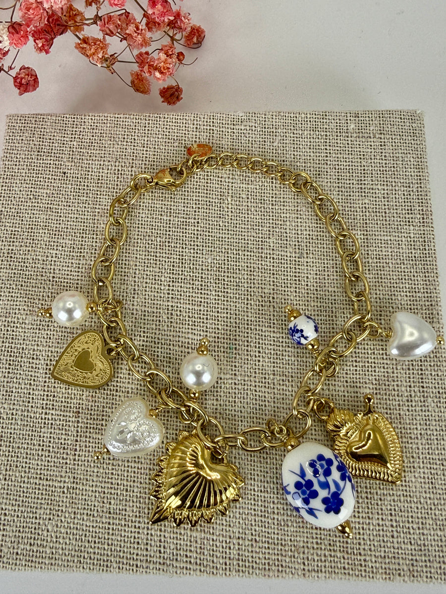Bracelet charms cœurs nacrés et porcelaine bleue en acier inoxydable doré ajustable