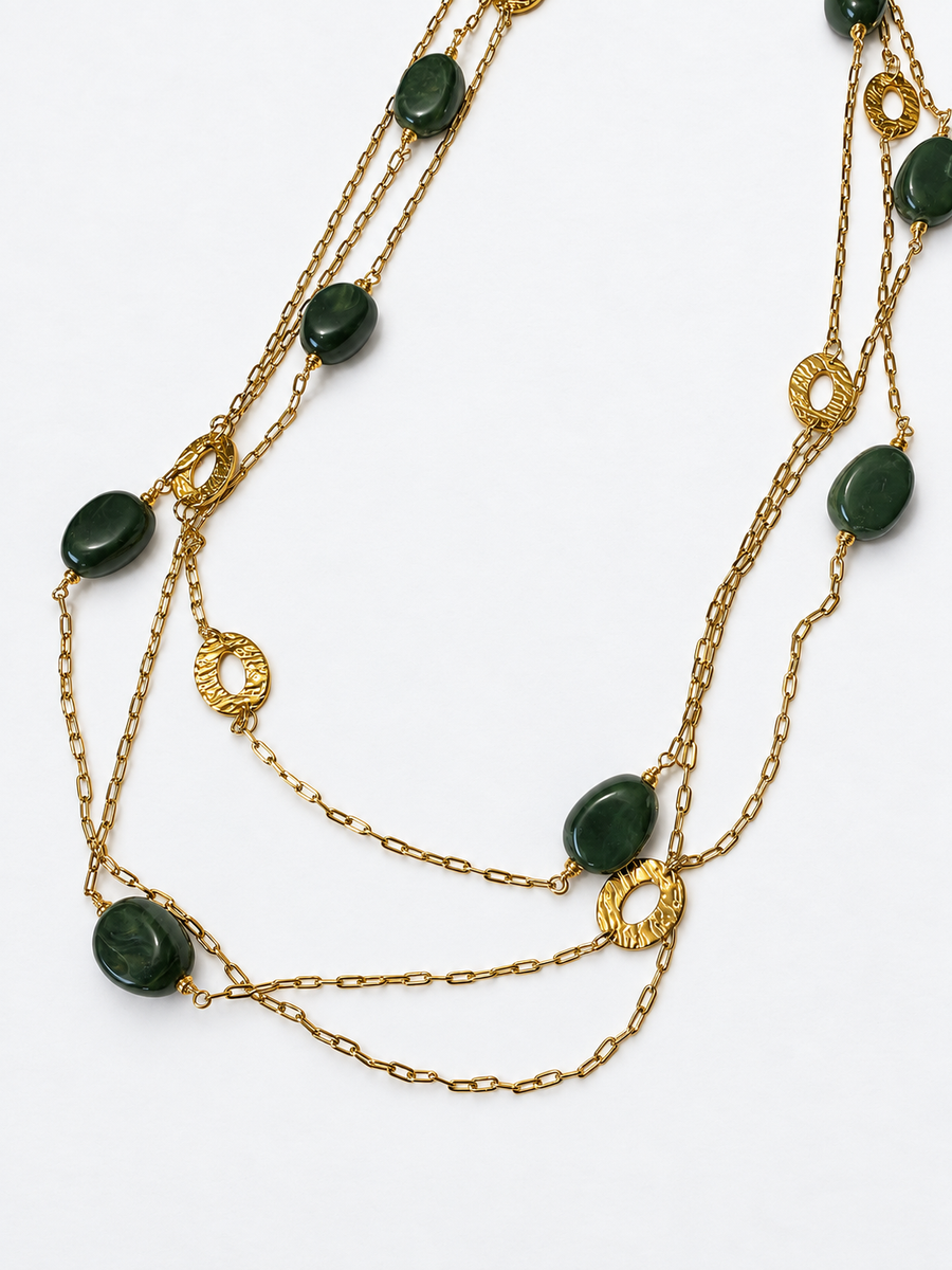 Collier Sautoir trois rangs à perles colorées – vert, bordeaux ou ambré