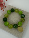 Bracelet perles vertes & médaillon doré – L’élégance naturelle et solaire
