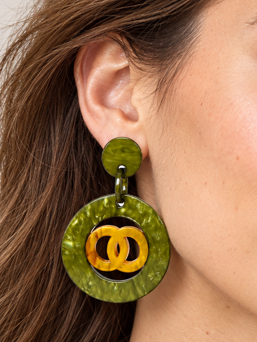 Boucles d’oreilles rondes en résine ajourée – 4 coloris