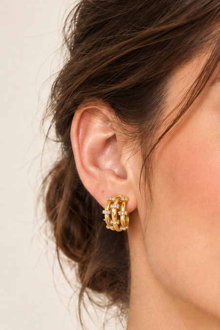 Boucles d'oreilles Mini créoles triple rang dorées et strass – 1,5 cm