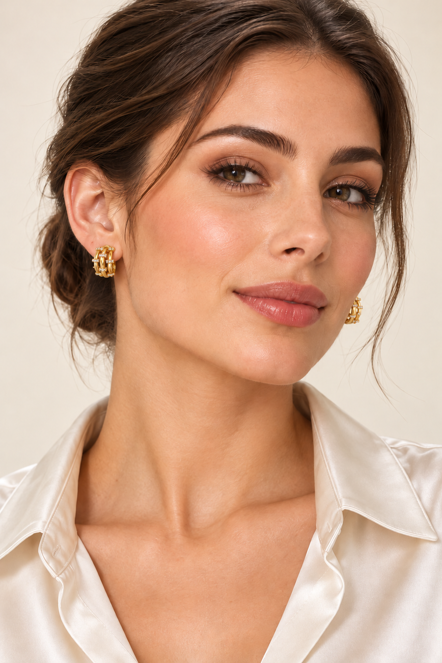 Boucles d'oreilles Mini créoles triple rang dorées et strass – 1,5 cm