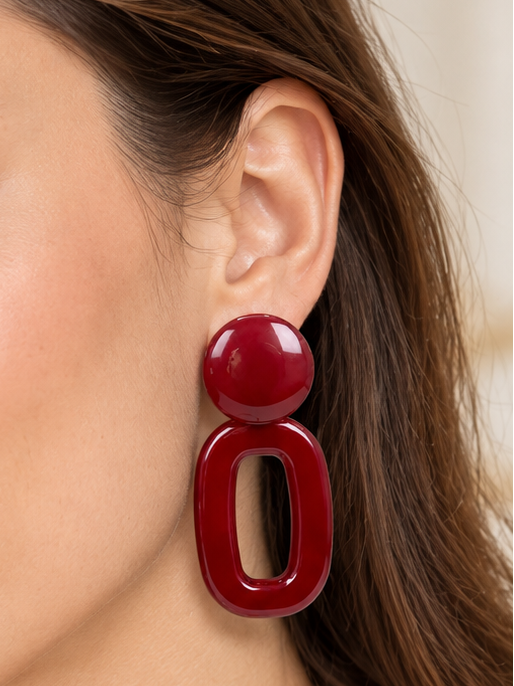Boucles d’oreilles pendantes en résine ajourée – 5,5 cm