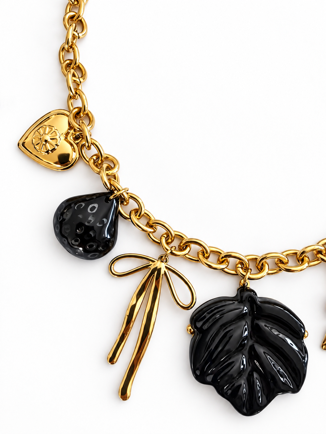 Verstellbare Halskette mit goldenem und rotem Herz – Barock & Sakralstil, braune Perlen.
