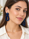 Boucles d’oreilles pendantes en résine ajourée – 5,5 cm