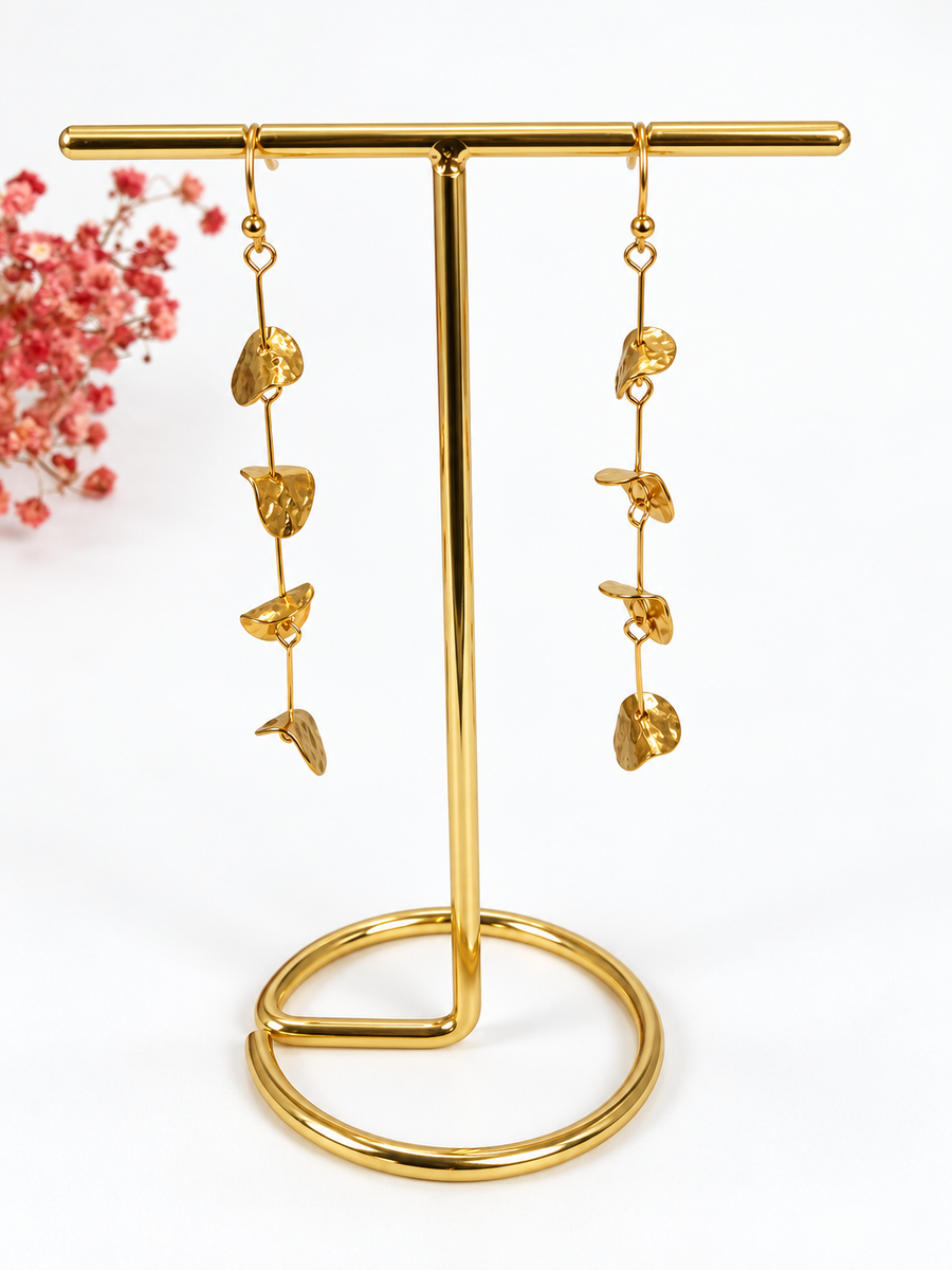 Boucles d’oreilles pendantes à pastilles martelées dorées – 6,5 cm