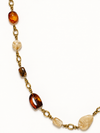 Collier Sautoir à perles ambre et écru marbré – 83 cm + 5 cm