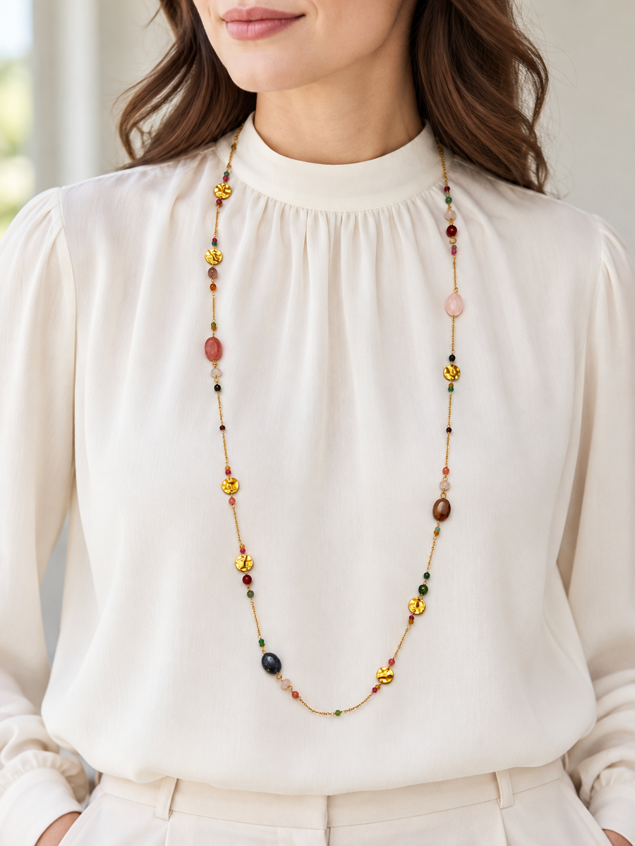 Collier sautoir à perles colorées et pastilles dorées – 89 cm