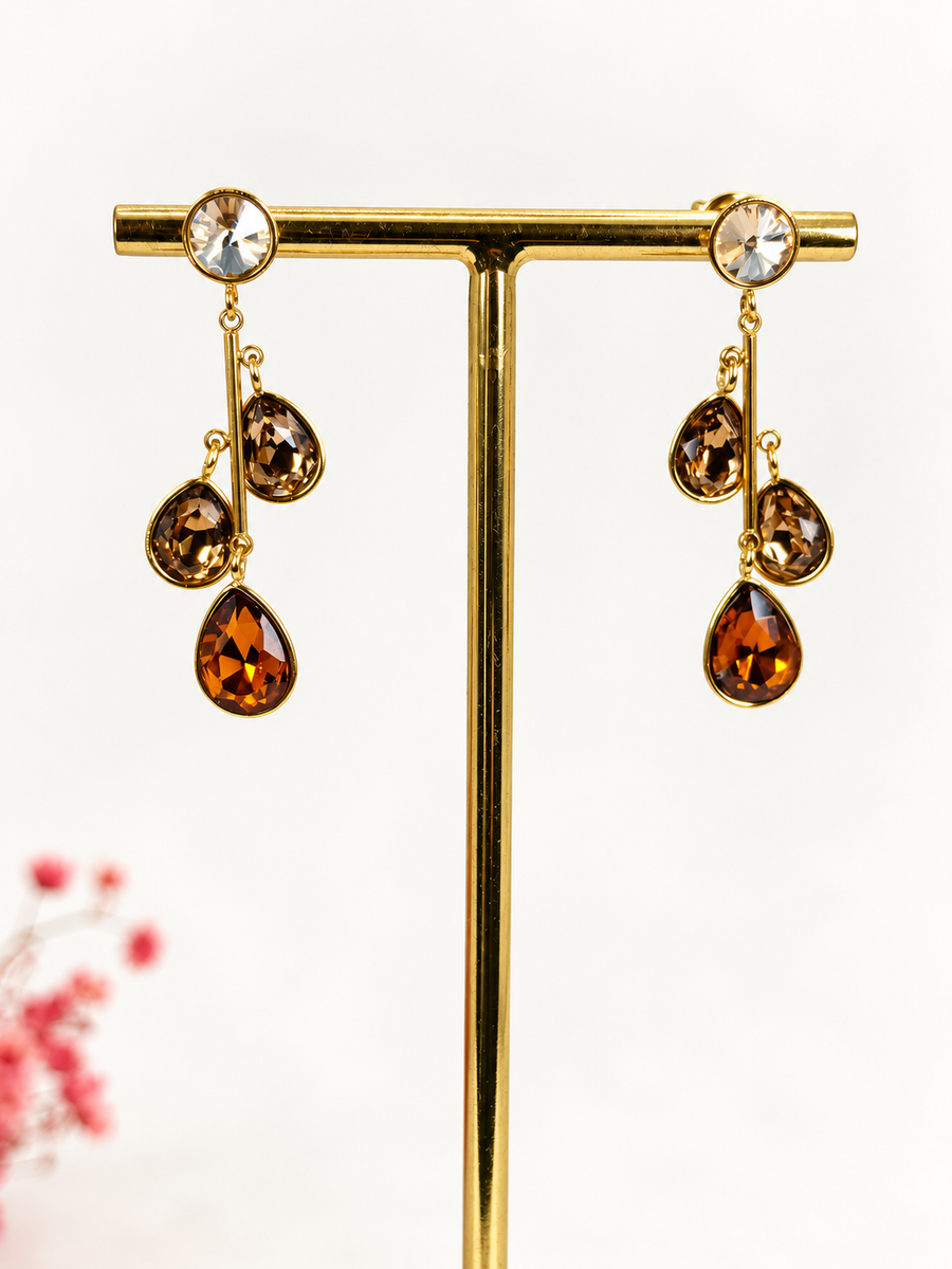 Boucles d’oreilles pendantes à trois gouttes facettées – rouge ou ambré – 3,5 cm