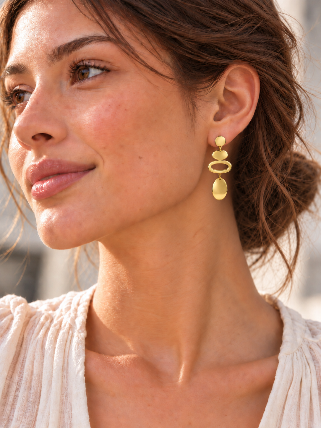 Feine Kettenohrringe mit kleiner Metallperle, lange minimalistisch – Vergoldeter Edelstahl.